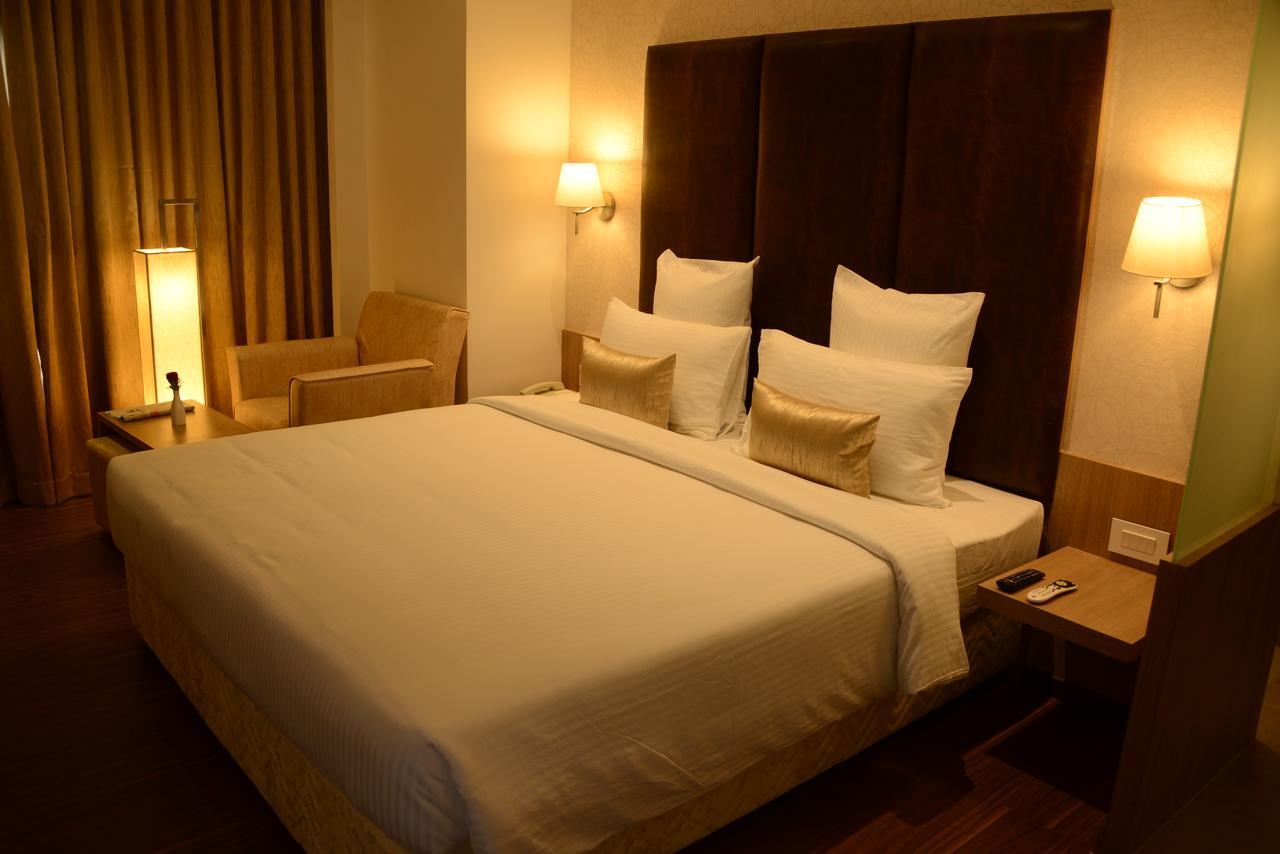 Blu Iris Hotel Chennai Exterior photo