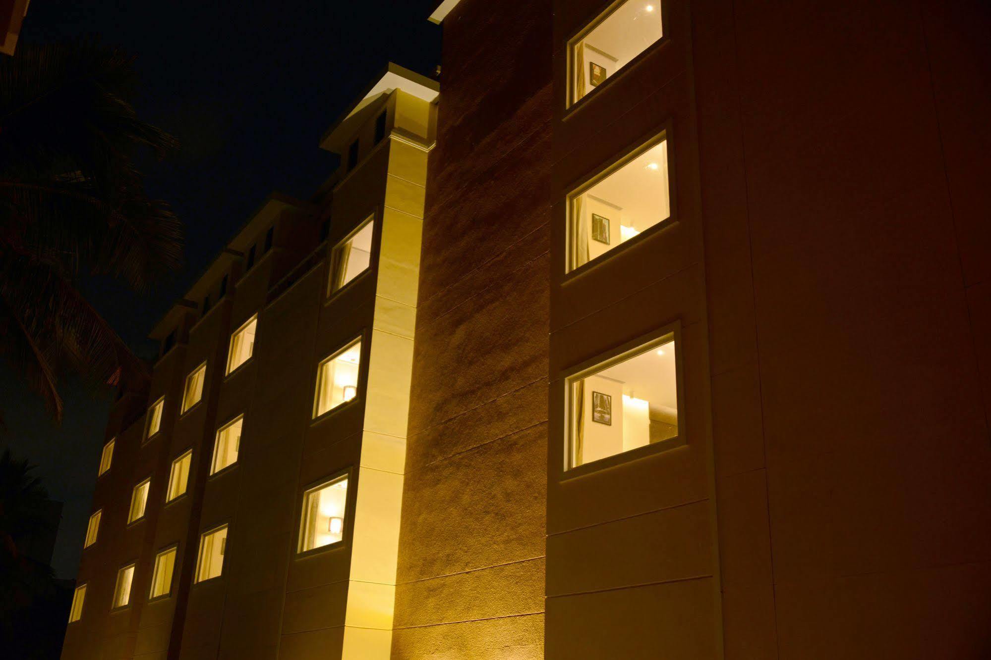 Blu Iris Hotel Chennai Exterior photo