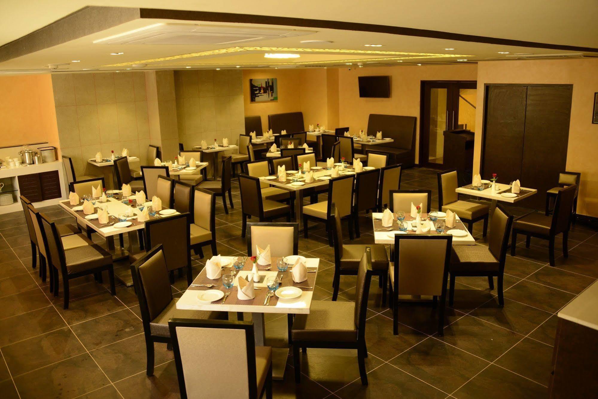 Blu Iris Hotel Chennai Exterior photo