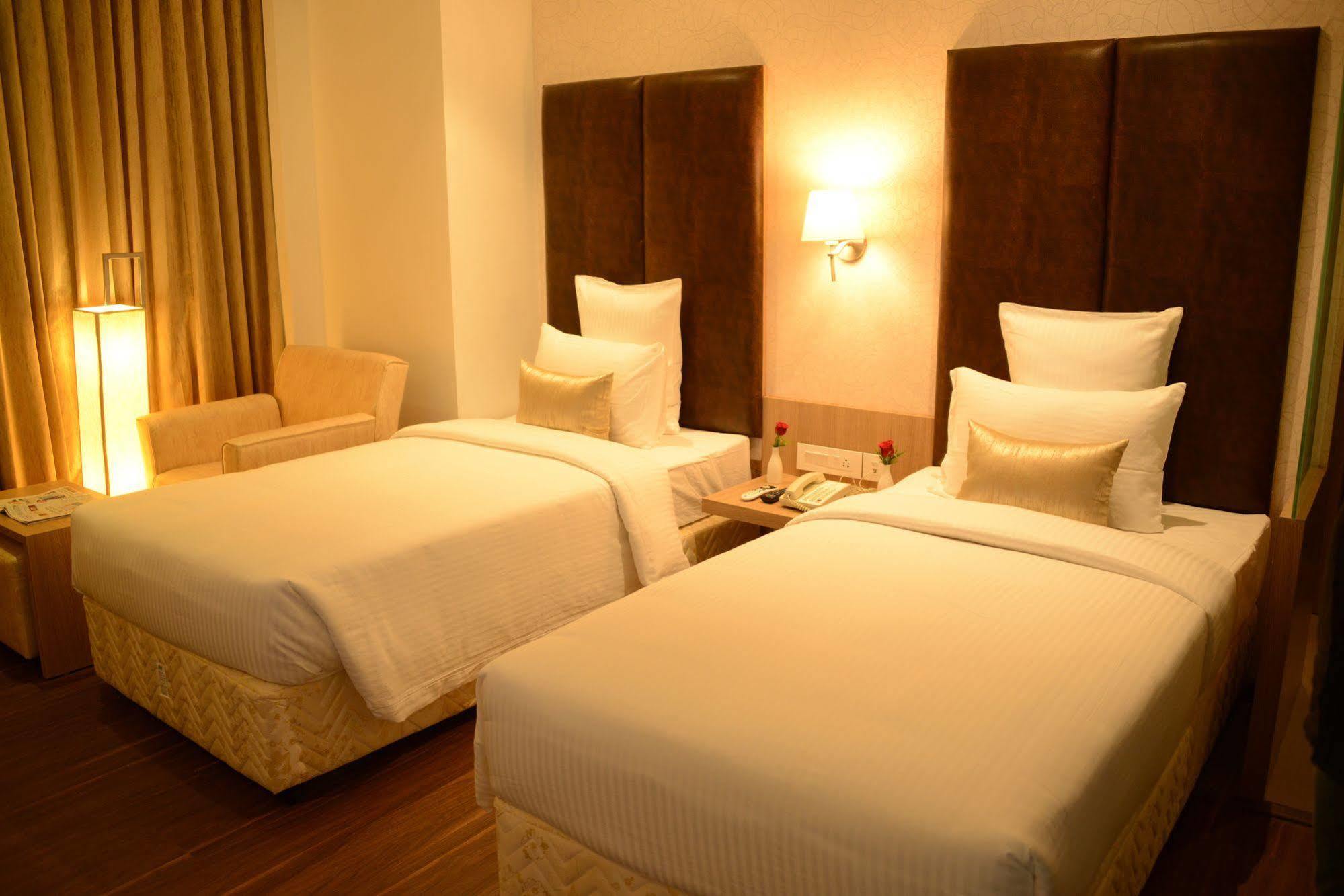 Blu Iris Hotel Chennai Exterior photo