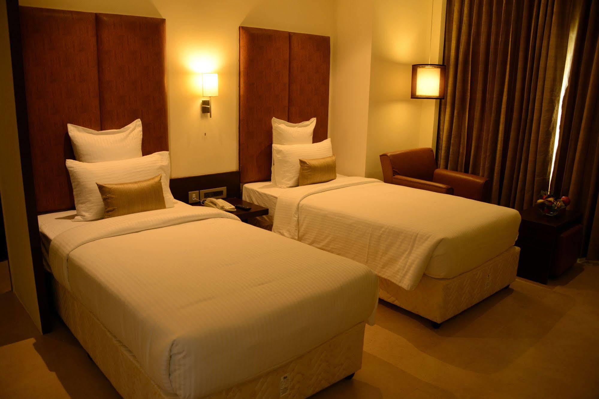 Blu Iris Hotel Chennai Exterior photo
