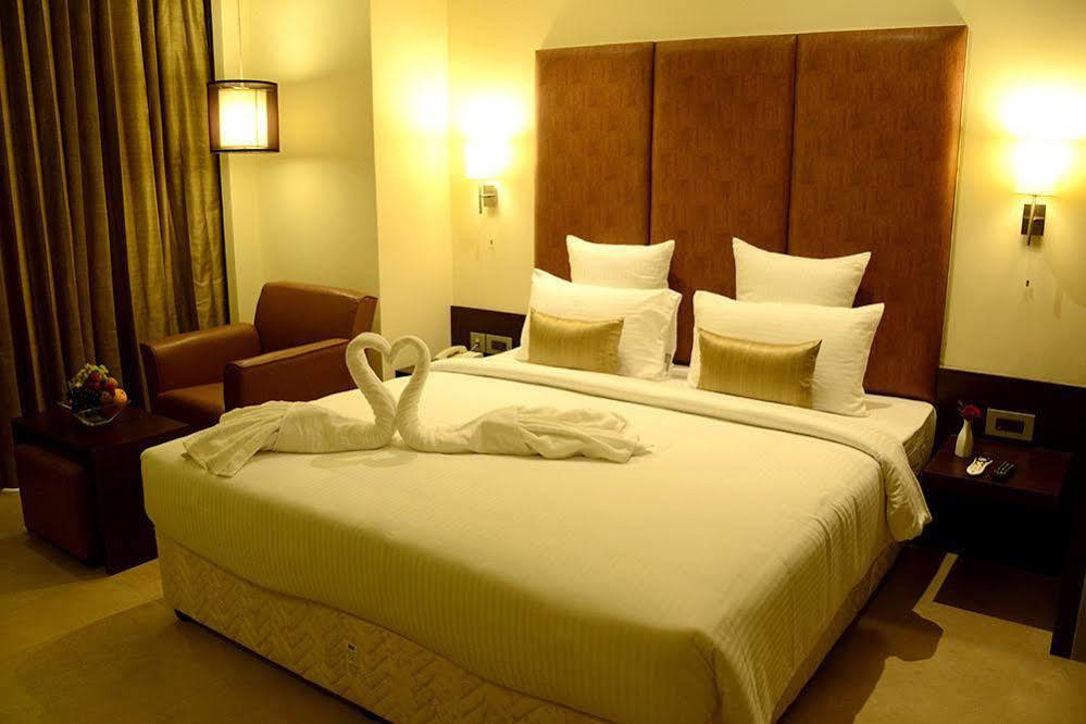 Blu Iris Hotel Chennai Exterior photo